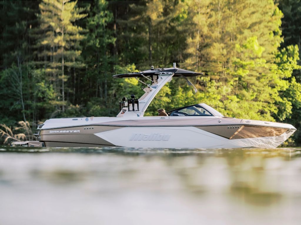 2025 Malibu Boats 23 LSV