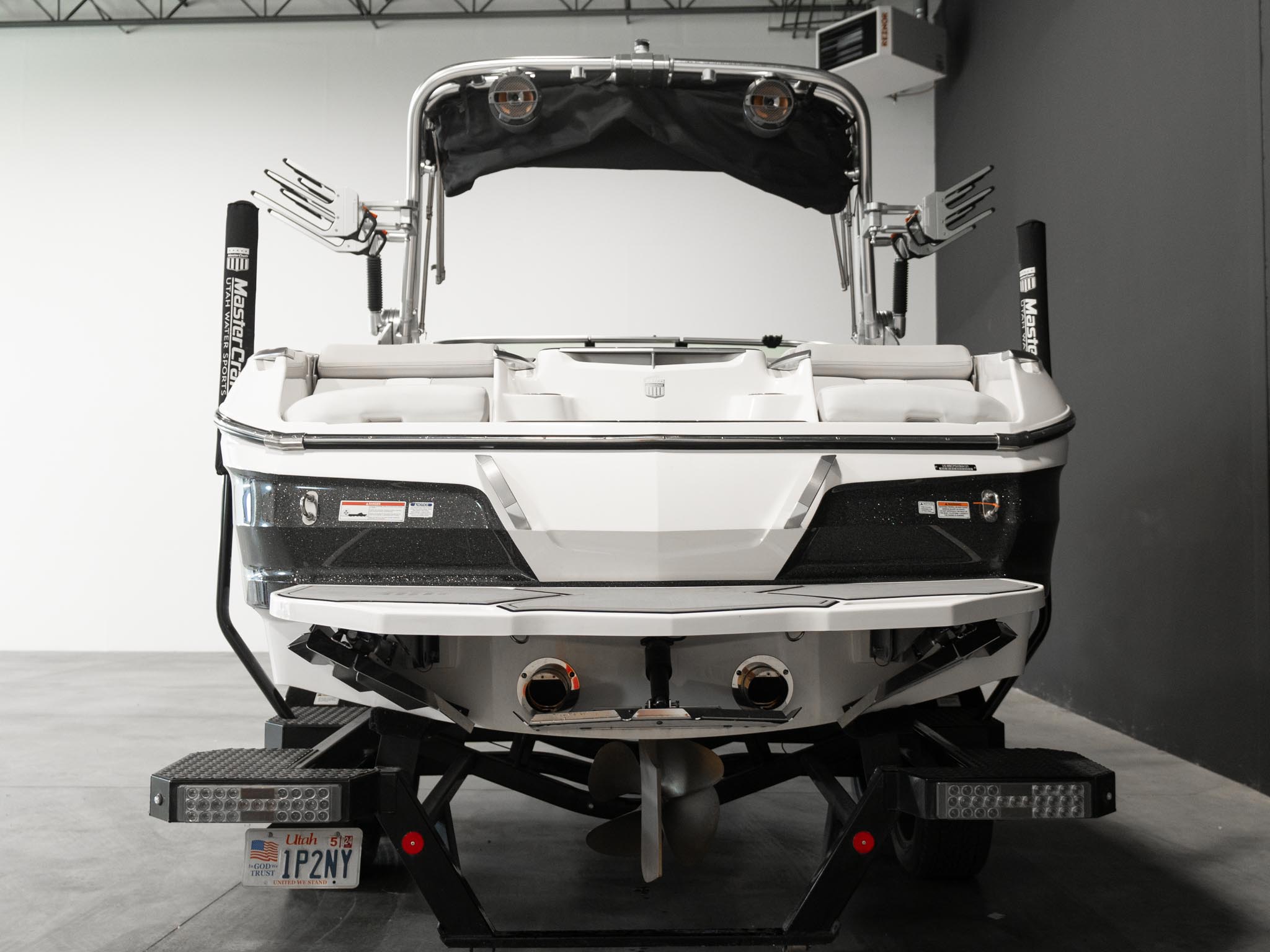 2021 Mastercraft X22 &#8211; White / Black Flake