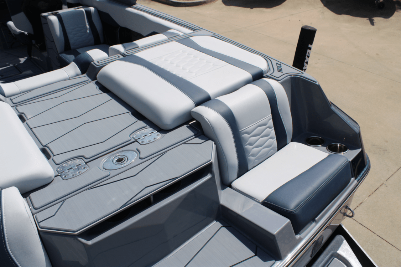2025 Malibu 24 MXZ