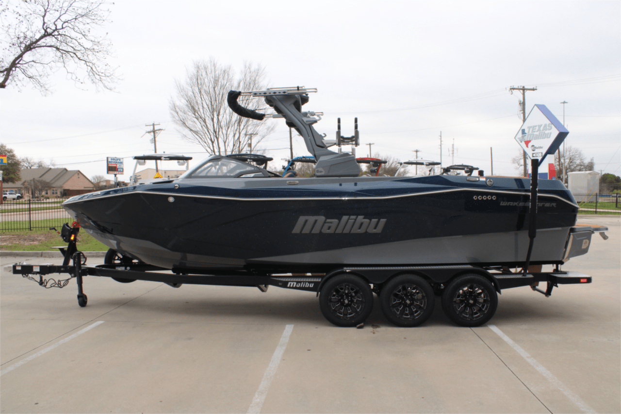 2025 Malibu 26 LSV