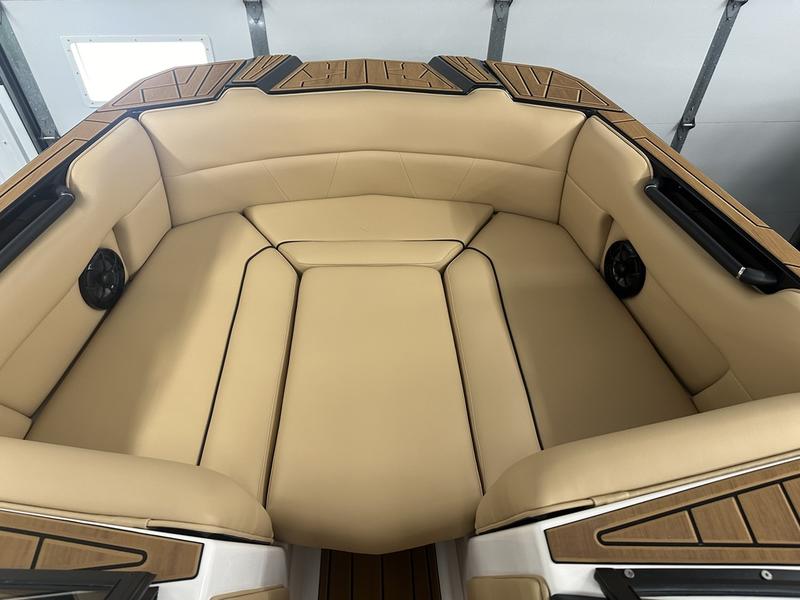 2024 MOOMBA MAX