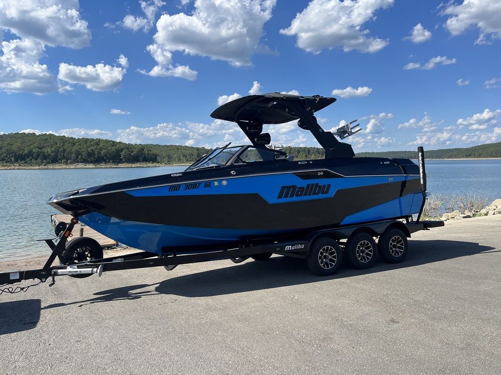 2020 Malibu Boats M240