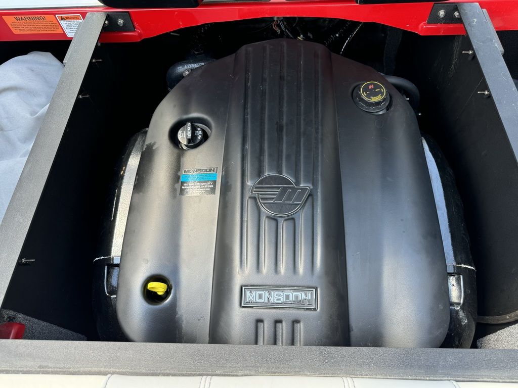 2022 Malibu Boats 21 LX