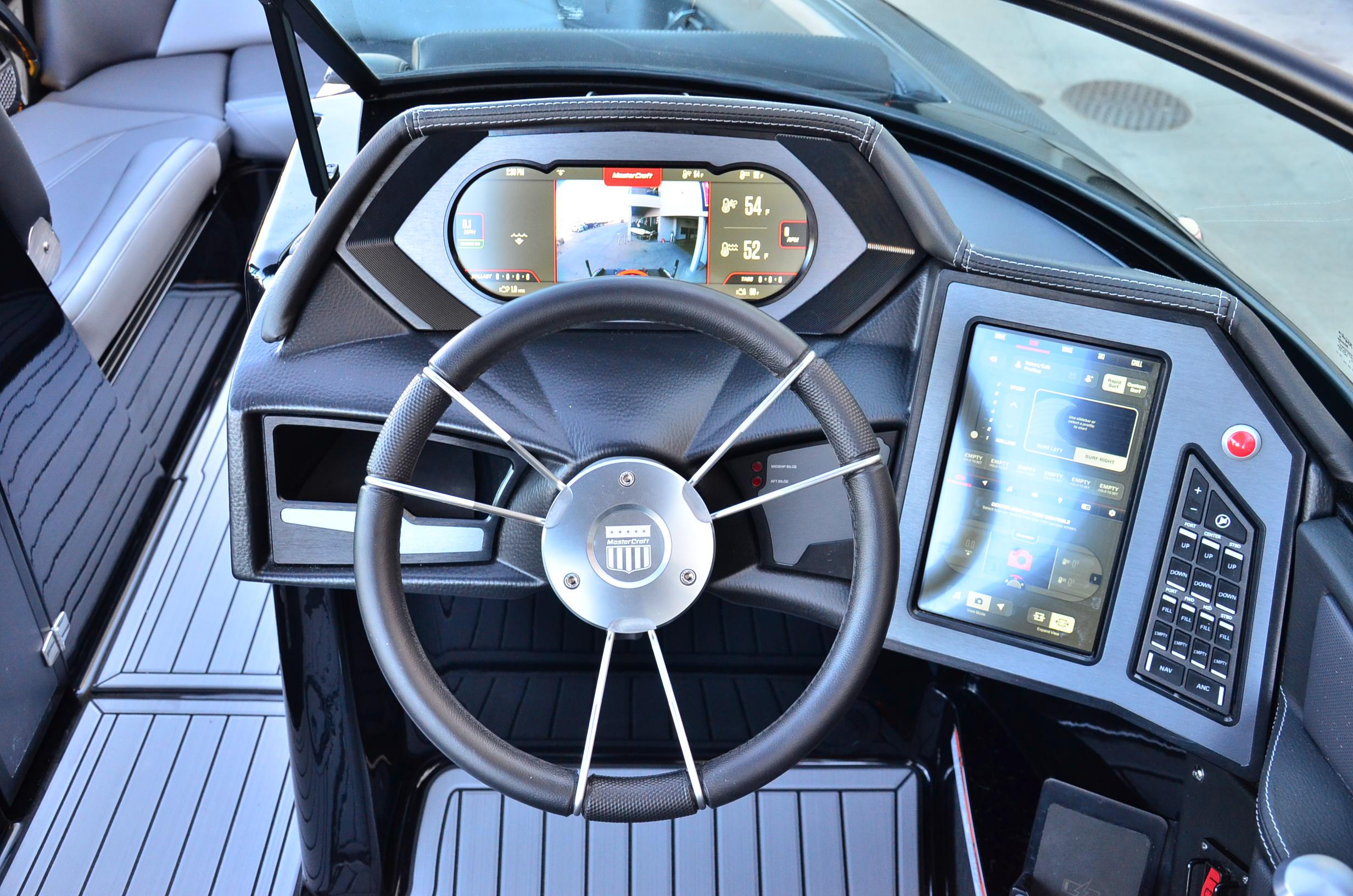 2024 MasterCraft XstarS – Ilmor 6.2 SuperCharged, LOADED! 2024 Model Year End Clearance!