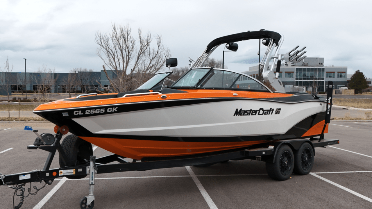 2017 MasterCraft XT23 6.2L GDI Engine!