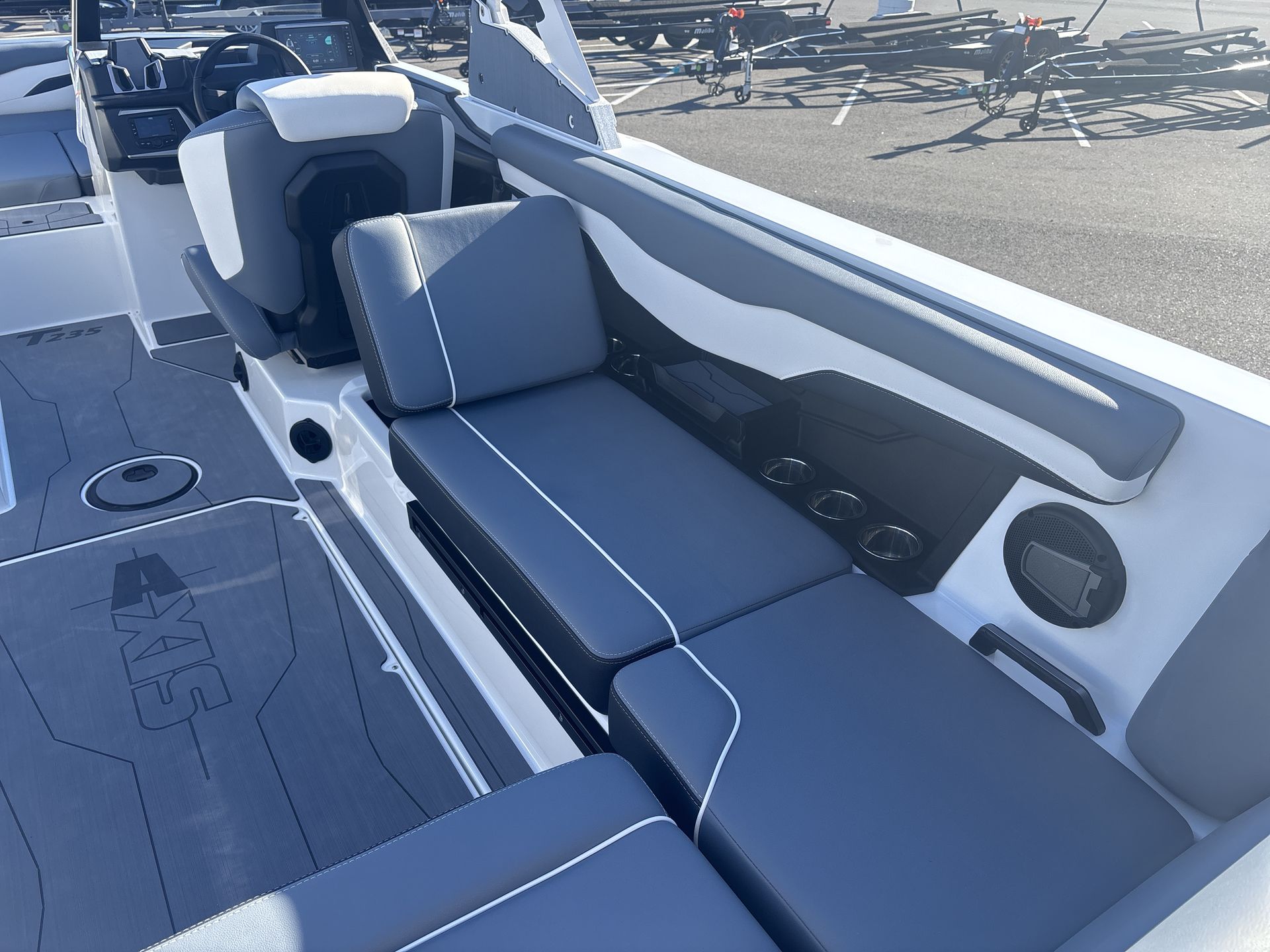 2025 Axis T235 Icon