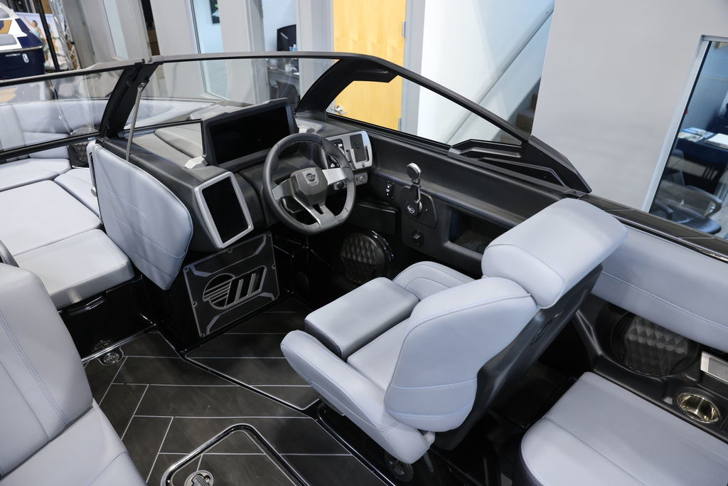 2024 Malibu 23 LSV