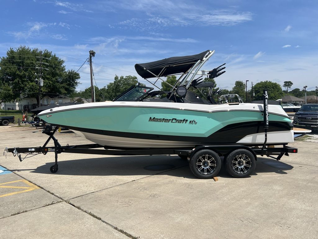 2023 MasterCraft NXT22