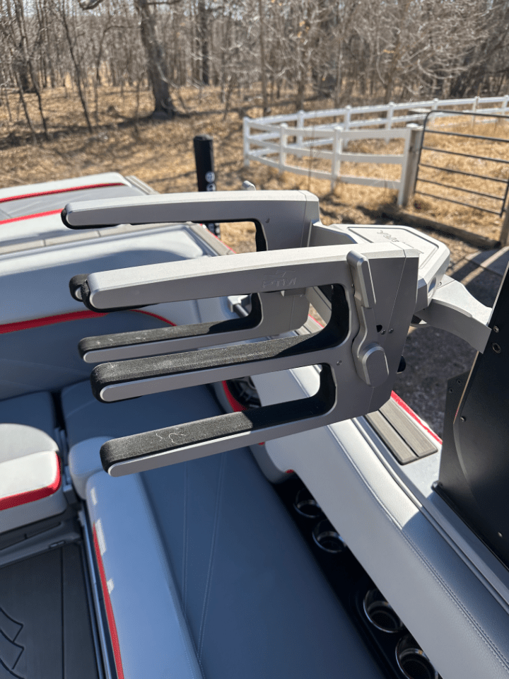 Supra Wakesurf Boat SL400 w/ Dual Stern Thrusters