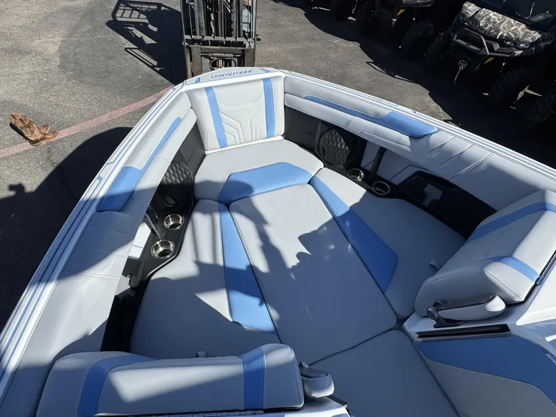 2025 Malibu 25 LSV