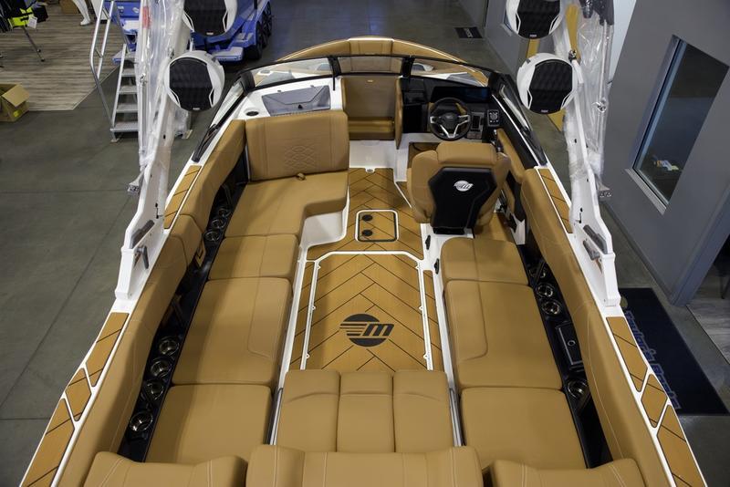 2025 Malibu 23 LSV