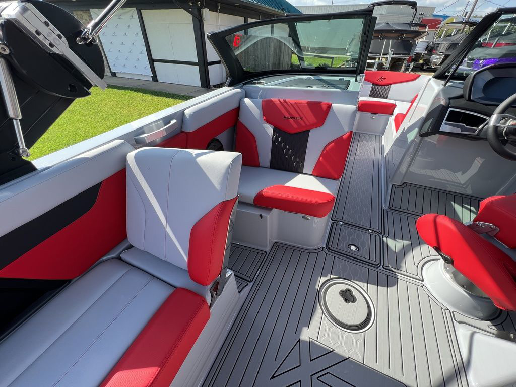 2024 MasterCraft XT24
