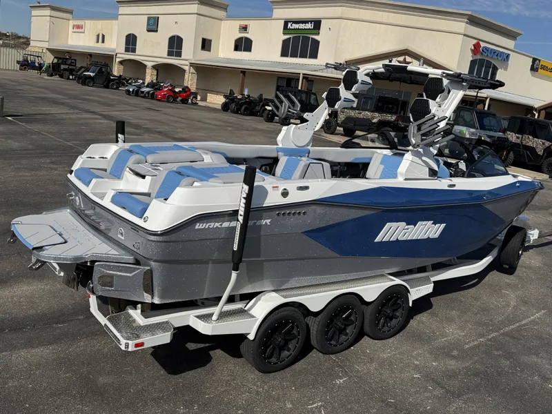 2025 Malibu 26 LSV