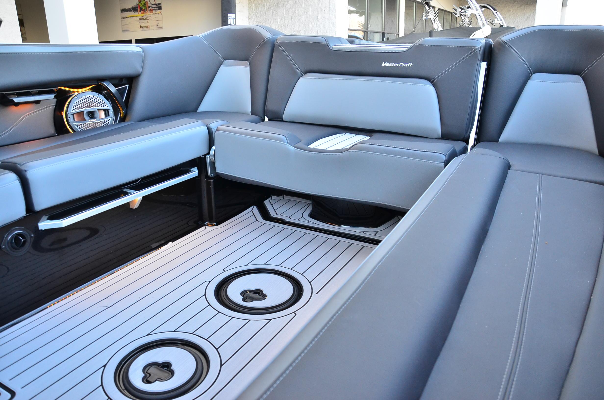 2024 MasterCraft XstarS – Ilmor 6.2 SuperCharged, LOADED! 2024 Model Year End Clearance!