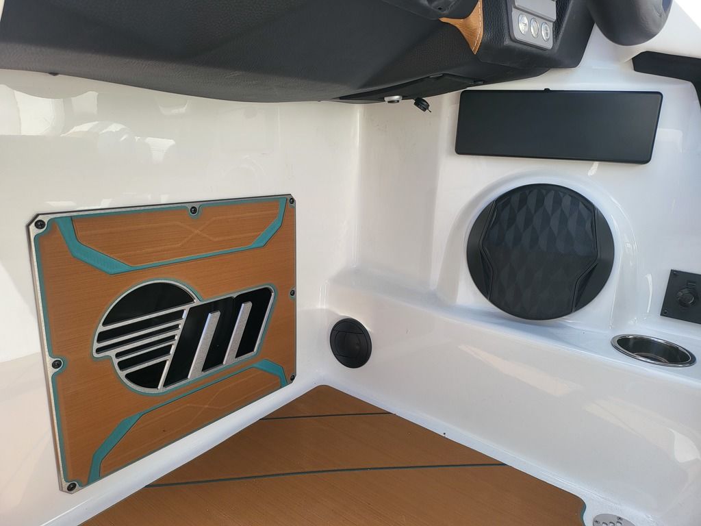 2025 Malibu Boats 23 LSV