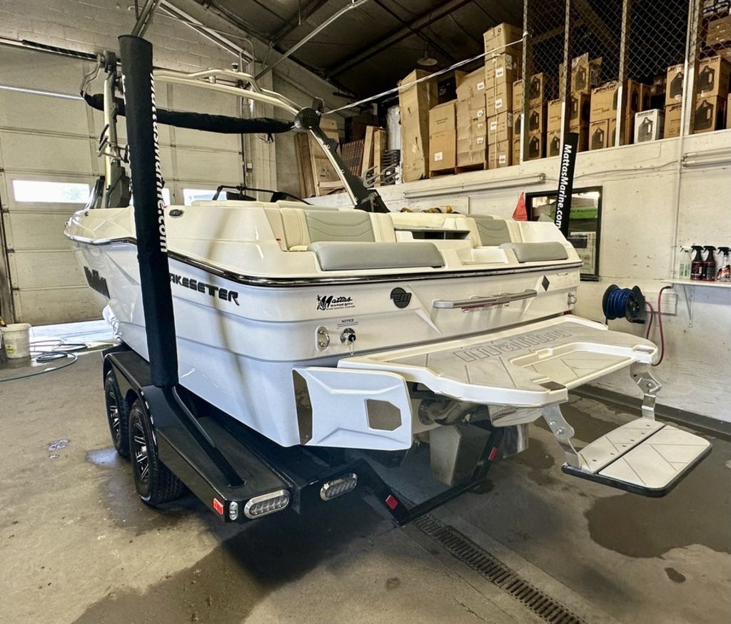 2024 Malibu Boats 23 LSV