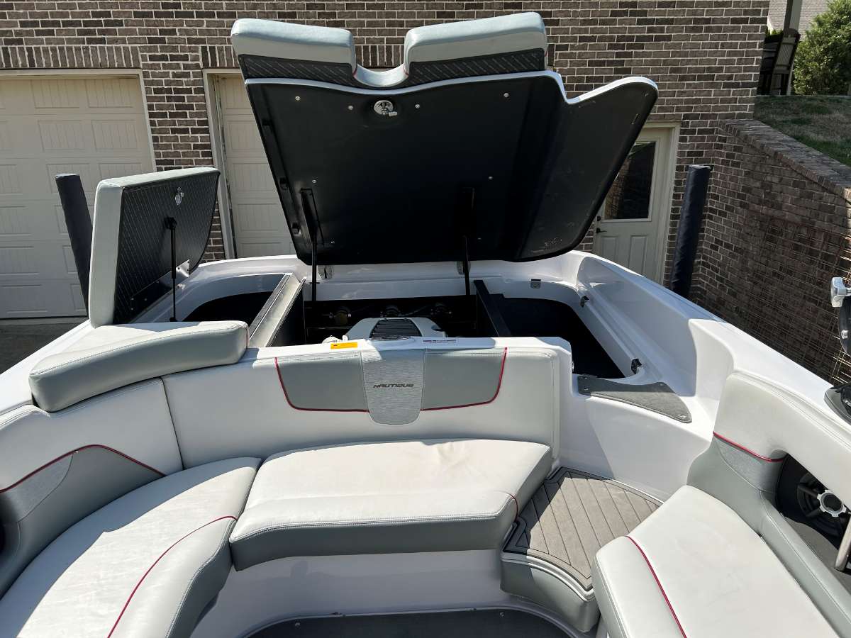 2011 Sport Nautique 226