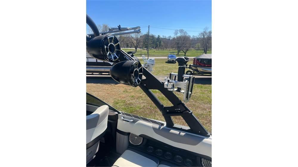 2015 Malibu Boats Wakesetter 24 MXZ