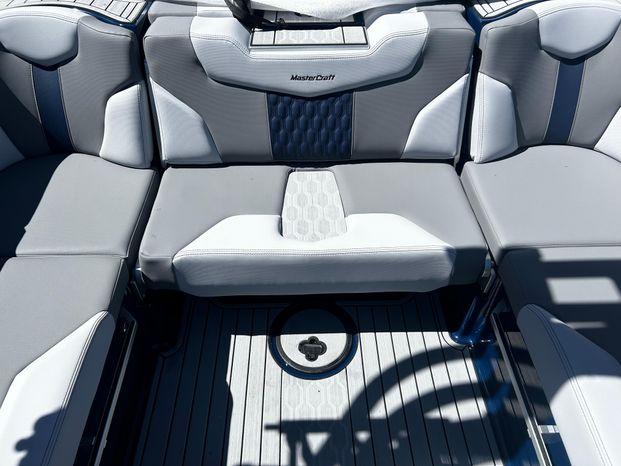 2024 MasterCraft XT23