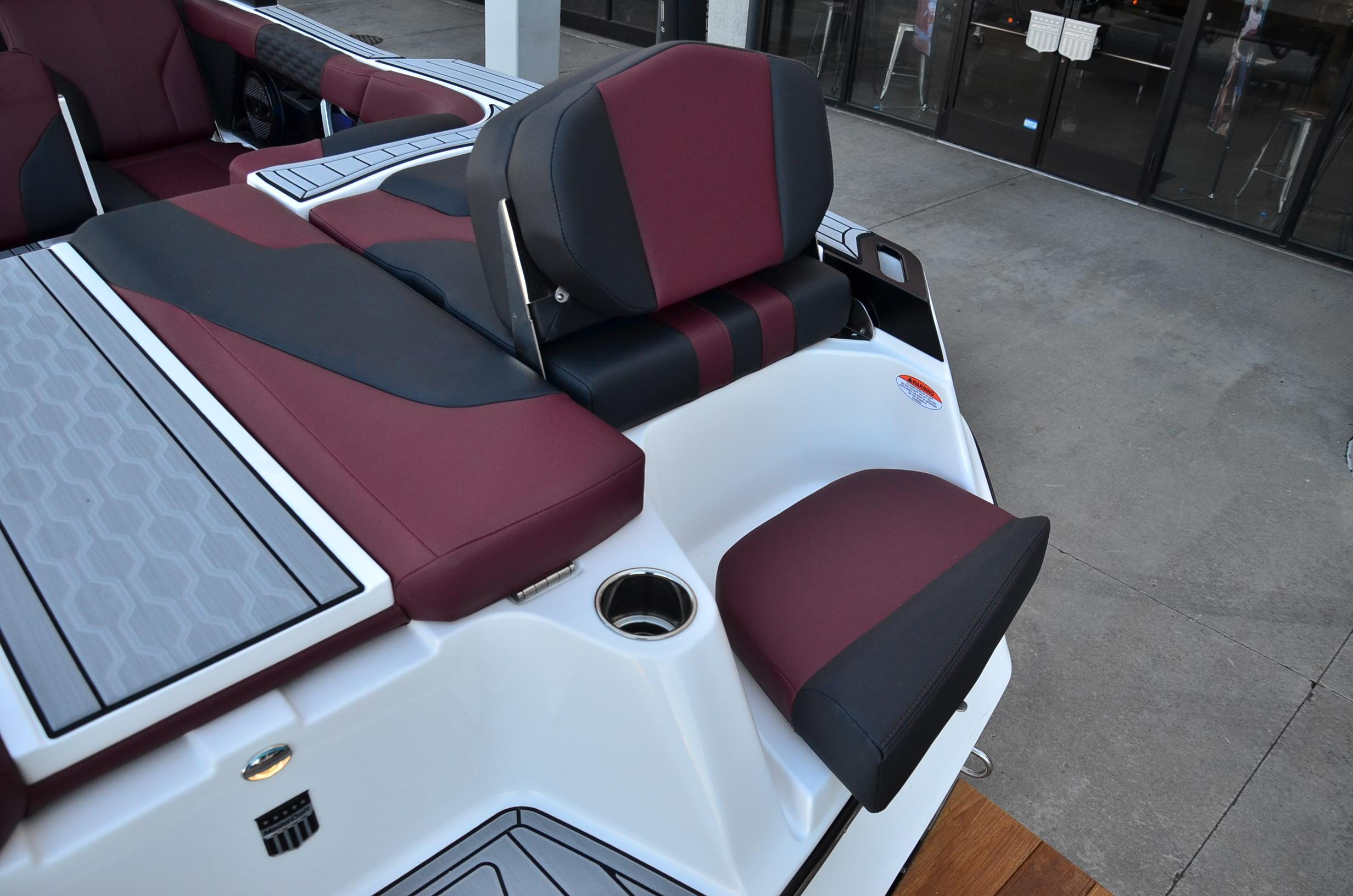 2024 MasterCraft XT24 w/ Ilmor 6.2! LOADED. Model Year End Clearance Priced!