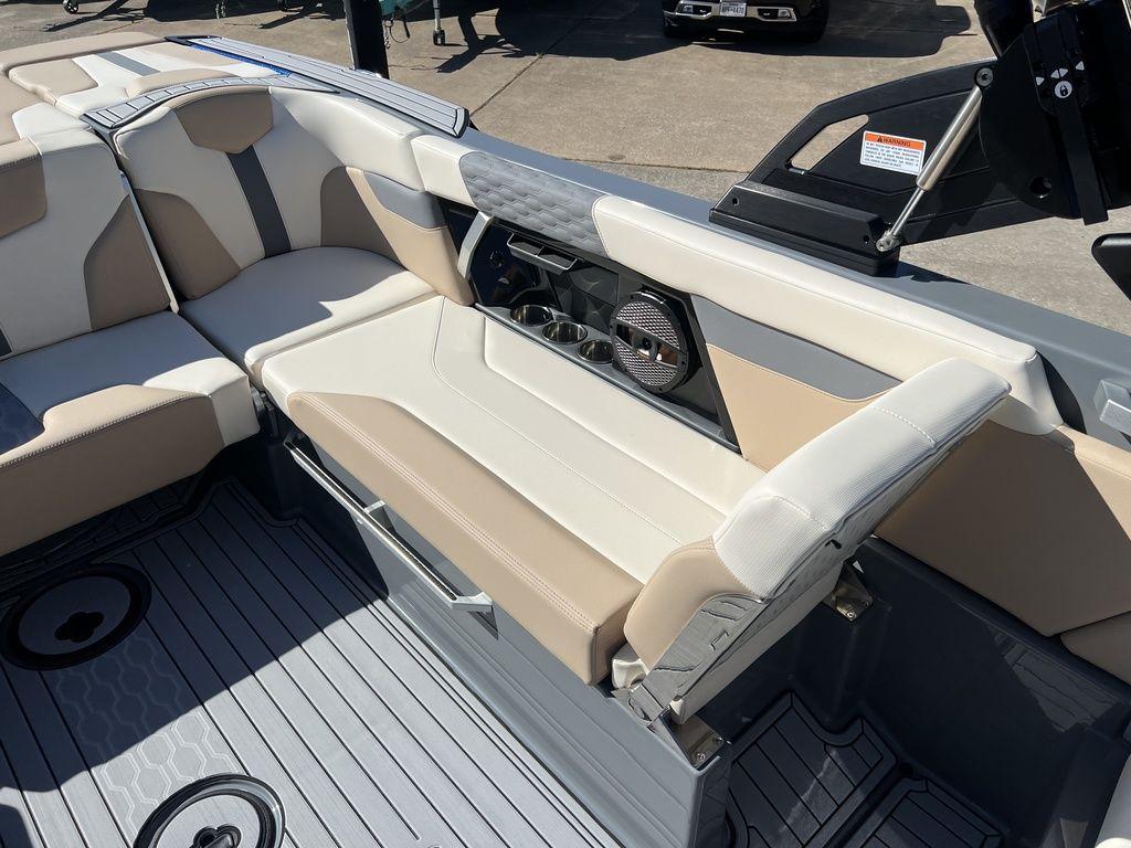 2024 MasterCraft XT24