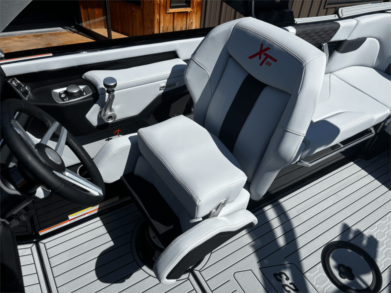 2025 MasterCraft XT23