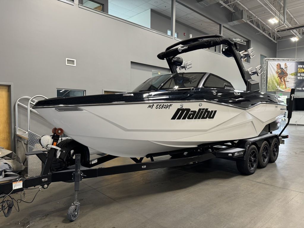 2022 Malibu 25 LSV