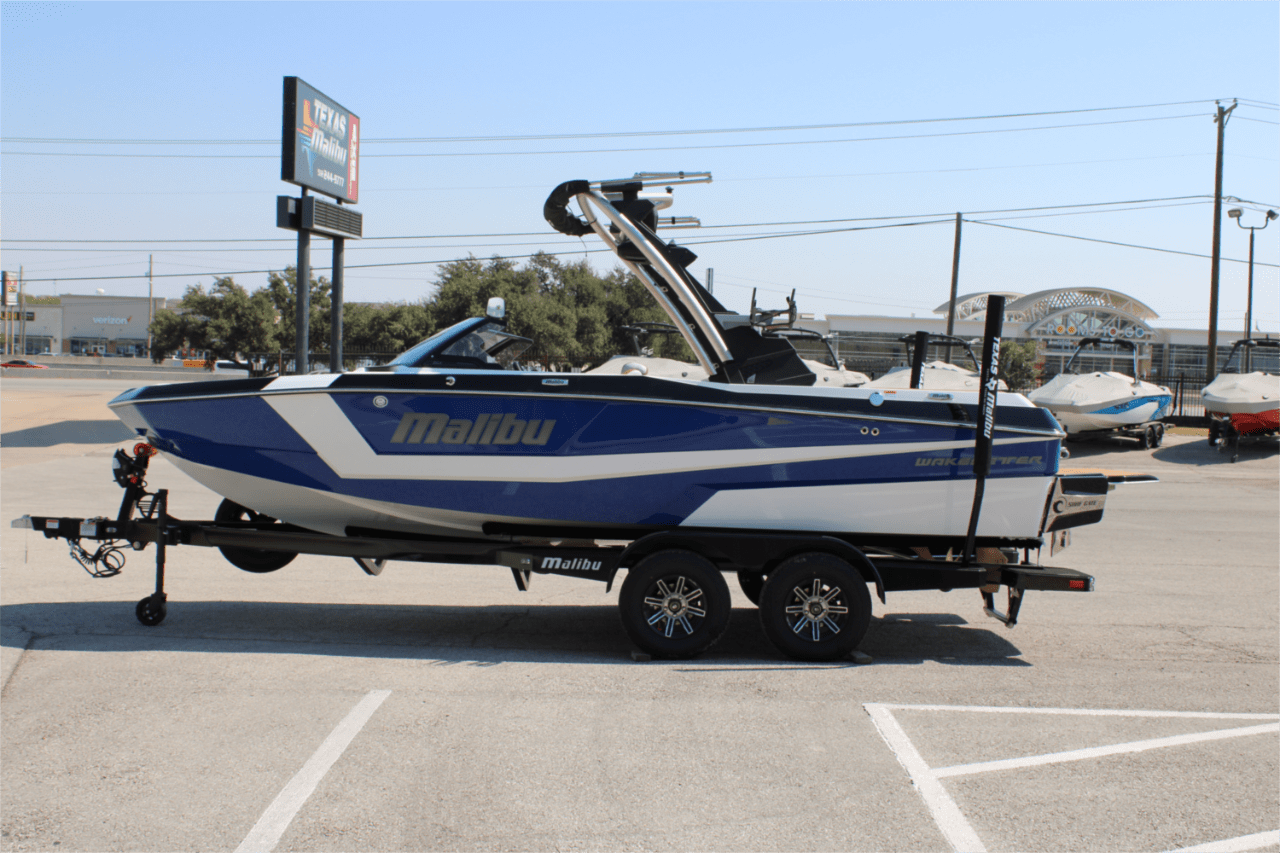 2025 Malibu 21 LX
