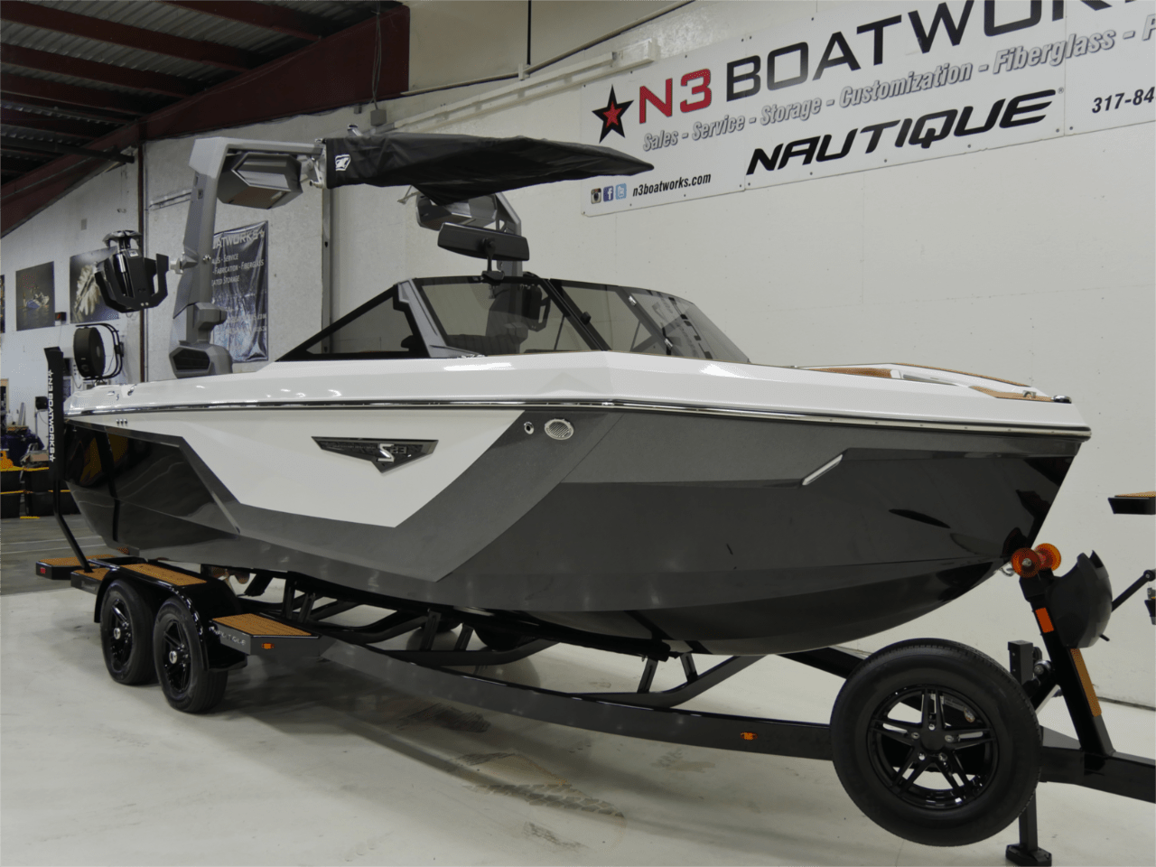 2025 Nautique S23 – Anthracite Metallic/Jet Black