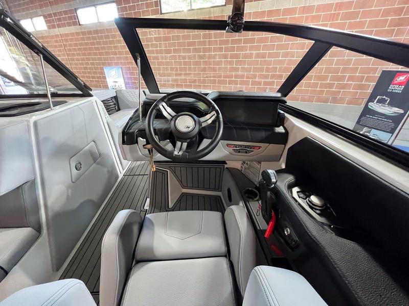 New 2023 Nautique G25