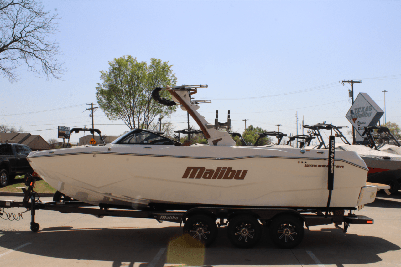 2025 Malibu 25 LSV