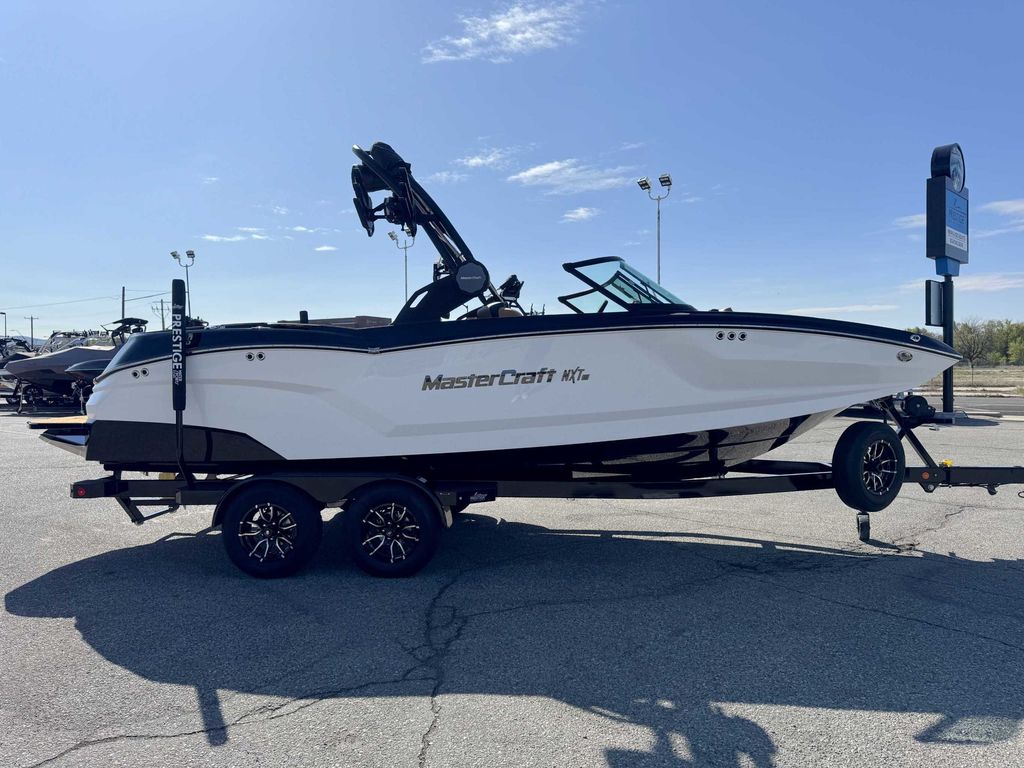 2025 MasterCraft NXT22