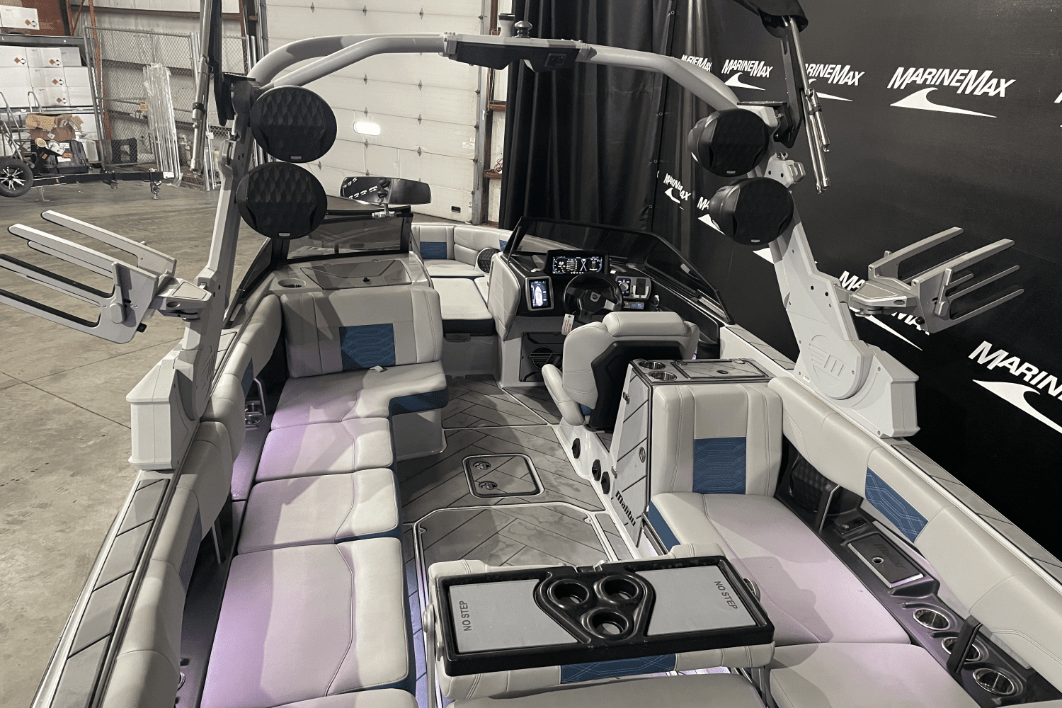 2022 Malibu Wakesetter 25LSV