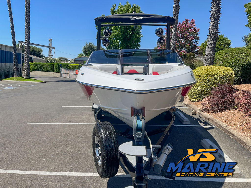 2017 Malibu Boats 23 LSV