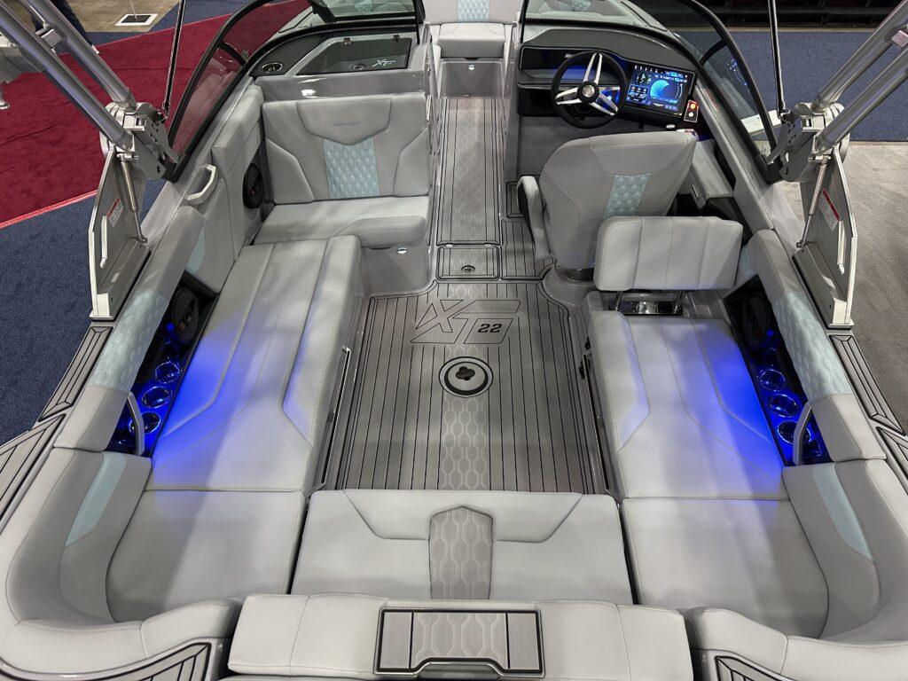 2025 MasterCraft XT22