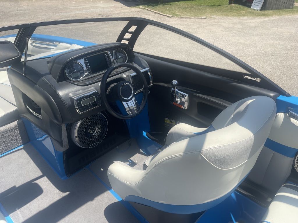 2013 Malibu Boats Wakesetter 24 MXZ