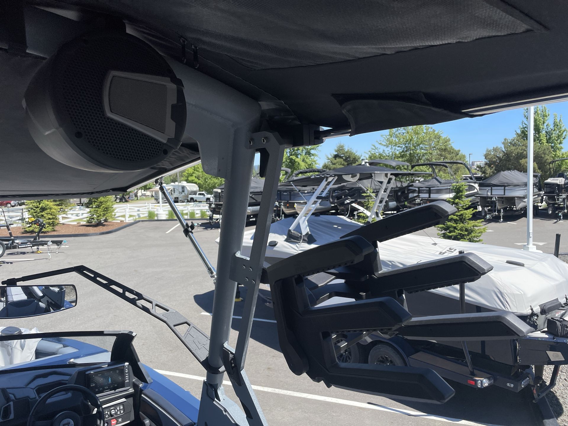 2024 Axis T250
