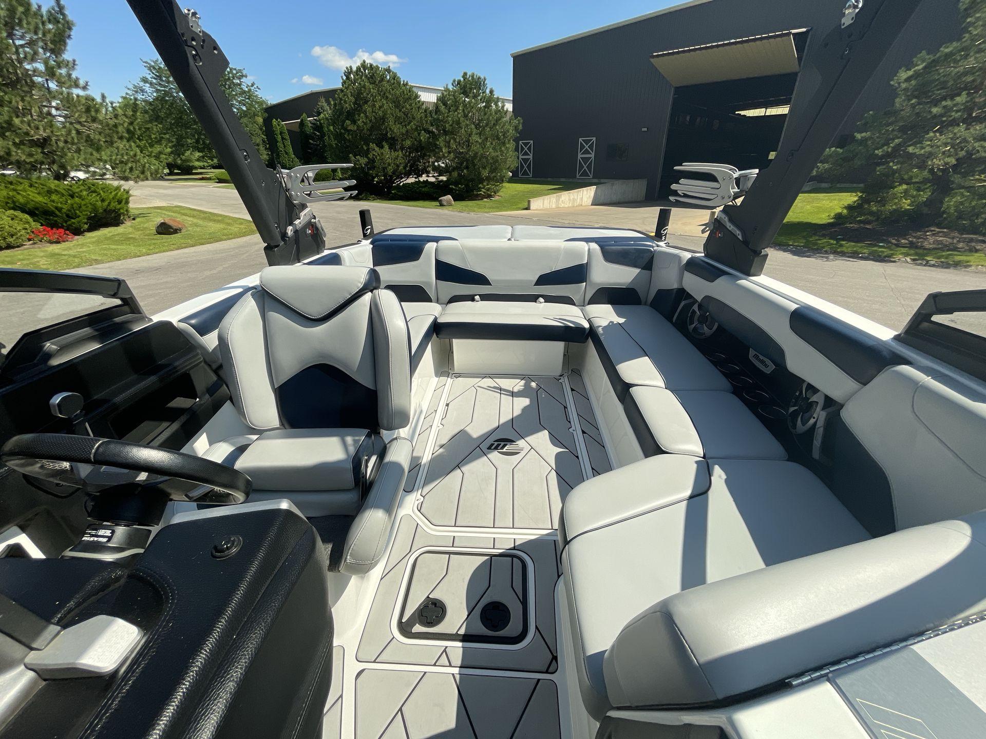 2021 Malibu 22 LSV