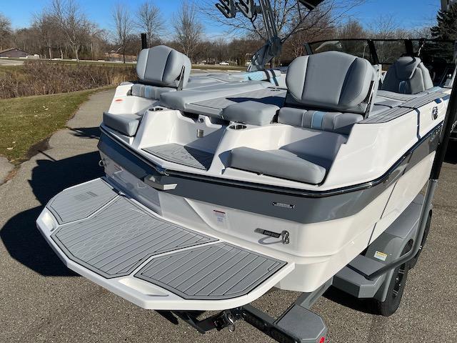 2024 MasterCraft XT22T