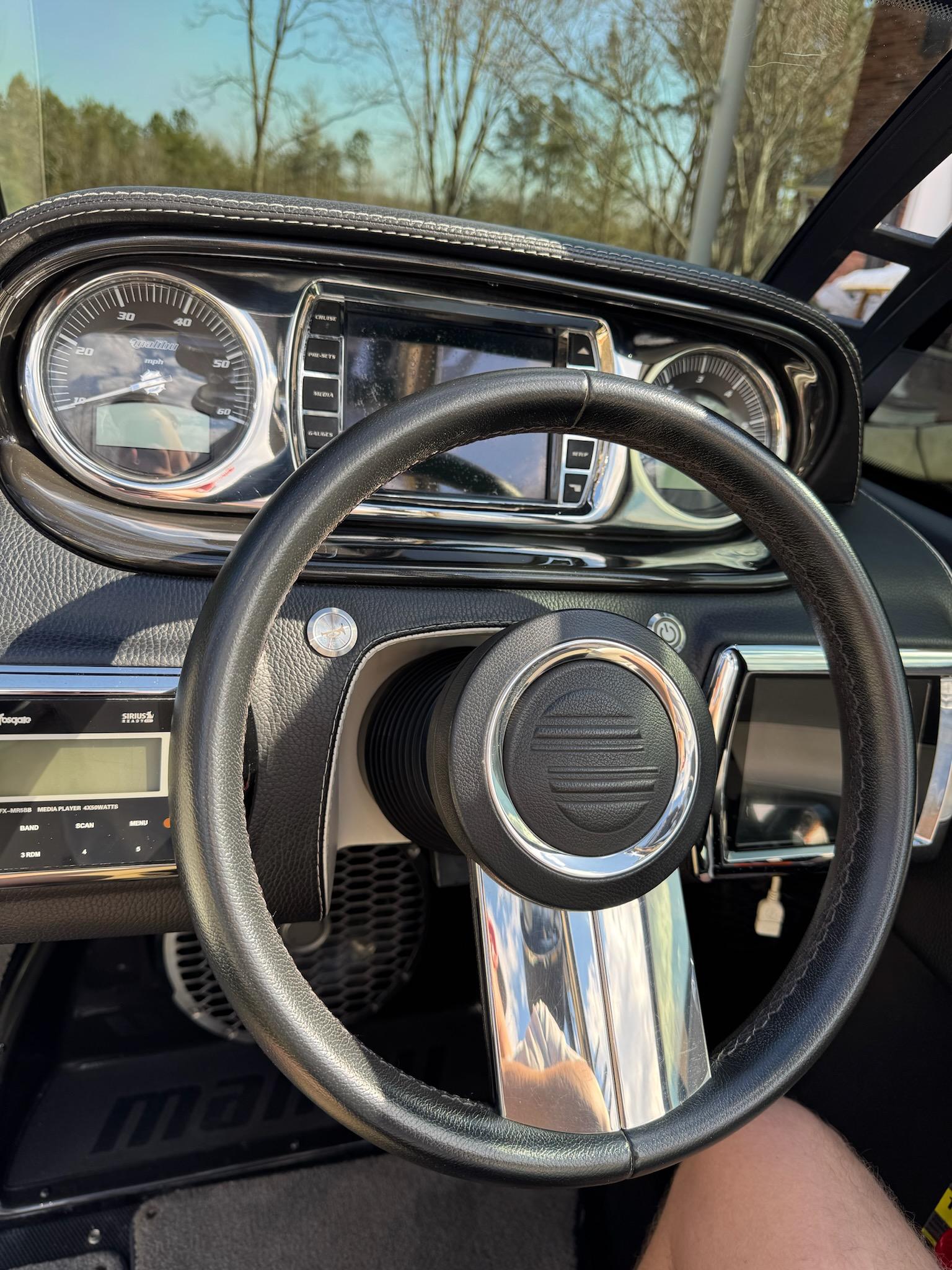 2013 Malibu 24MXZ