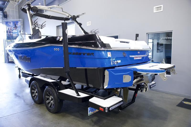 2024 Malibu 23 LSV