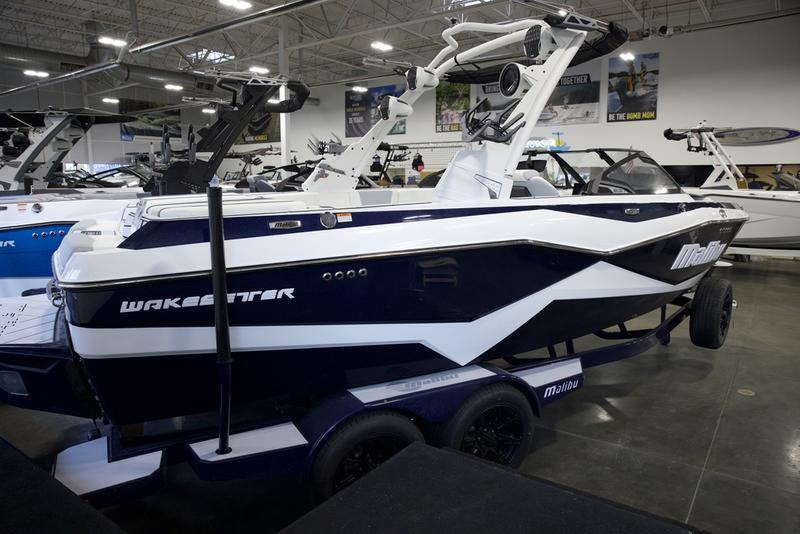 2025 Malibu 22 LSV
