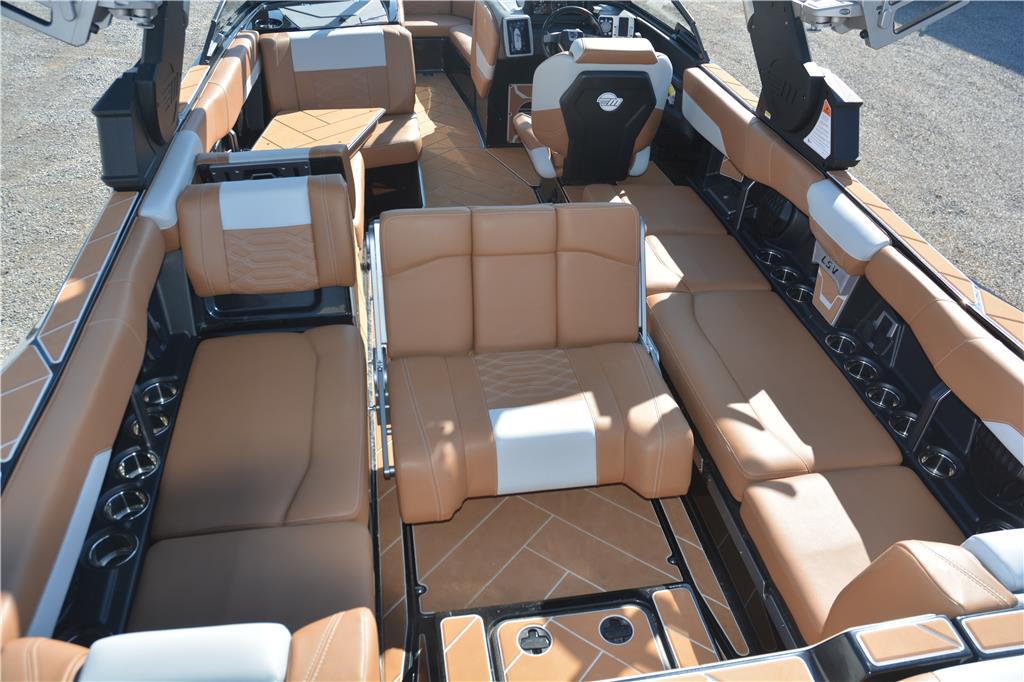 2023 Malibu 26 LSV Wakesetter –**REDUCED** TRADES WELCOME -Well Optioned – Stern Turn – Heater