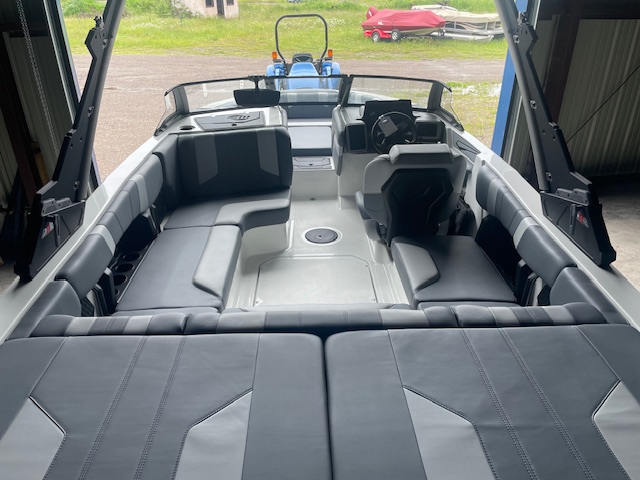 2024 Malibu 21 LX-r