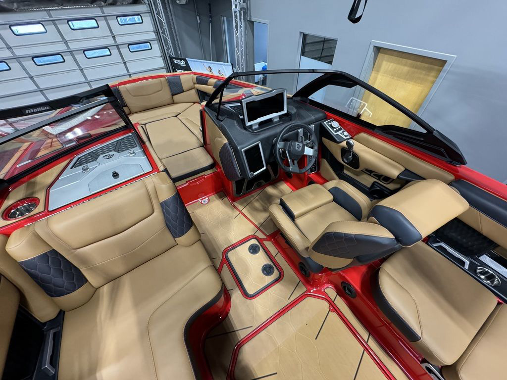 2024 malibu boats M220