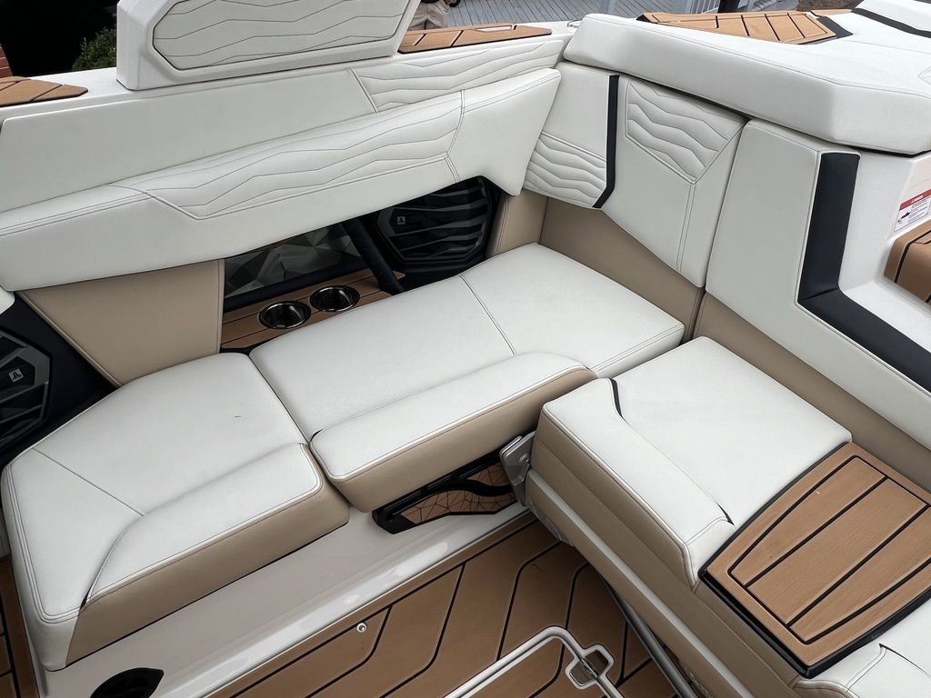 2025 Nautique G21