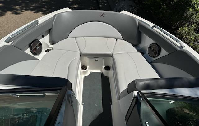 2020 MasterCraft XT22 – Low Hours