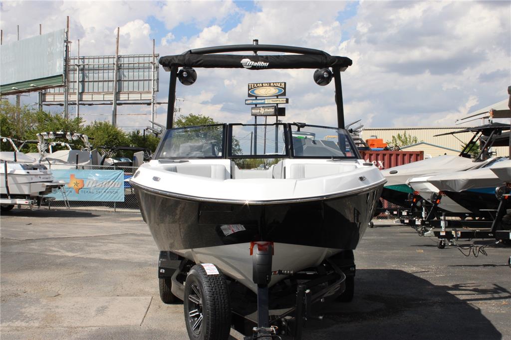 2024 Malibu 23 LSV