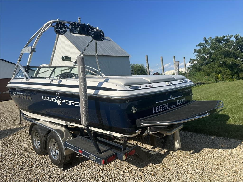 2005 Supra Launch 24 SSV