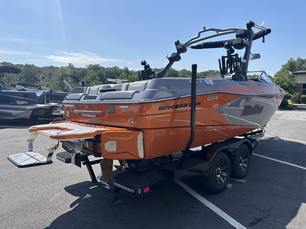 2024 malibu boats 23-LSV
